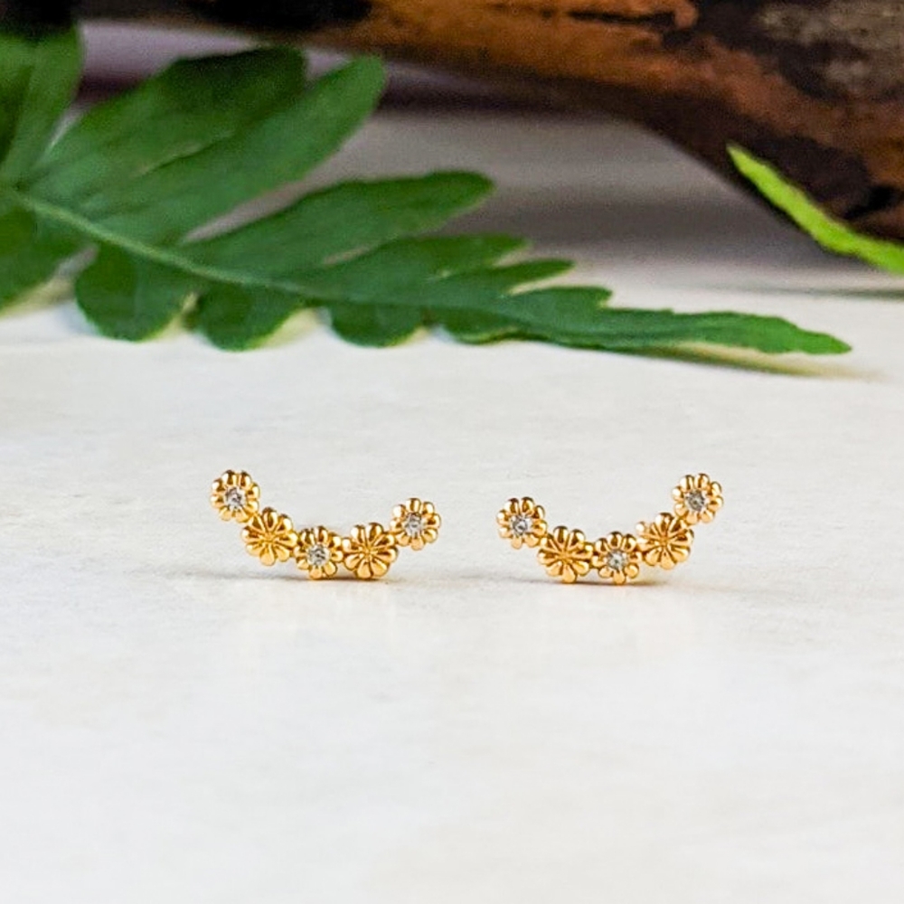 🦋LAST🦋 NWT Baizaar Gold Plated Curved Flower Crystal Studs